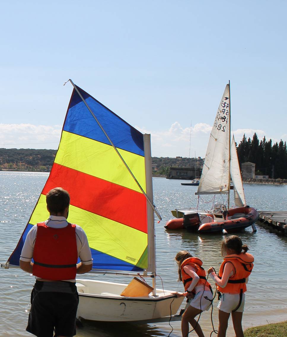 curso-vela-niños-nautico-serranillos.jpg