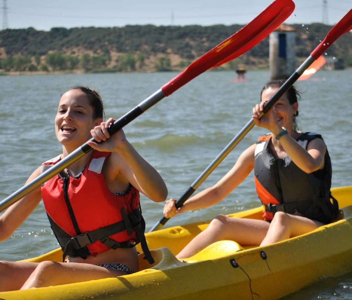 cursos-piraguas-nautico-serranillos.jpg
